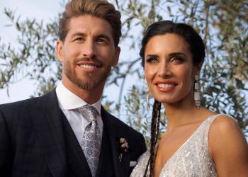 GRAF9216. BOLLULLOS DE LA MITACIÓN, 15/06/2019.- El futbolista del Real Madrid Sergio Ramos y la presentadora de televisión Pilar Rubio posan para los medios de comunicación en las inmediaciones de la finca que el defensa tiene en Bollullos de la Mitación, donde celebran el convite tras haberse casado esta tarde en la catedral de Sevilla. EFE/Pepo Herrera