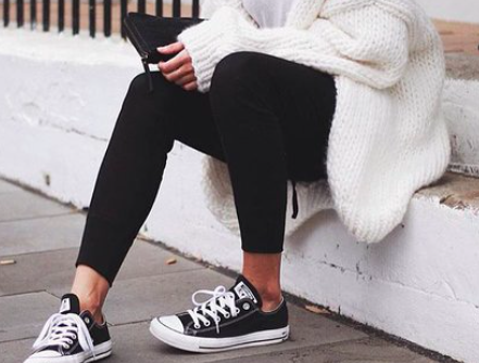 La mejor combinación de la temporada: leggings con converse