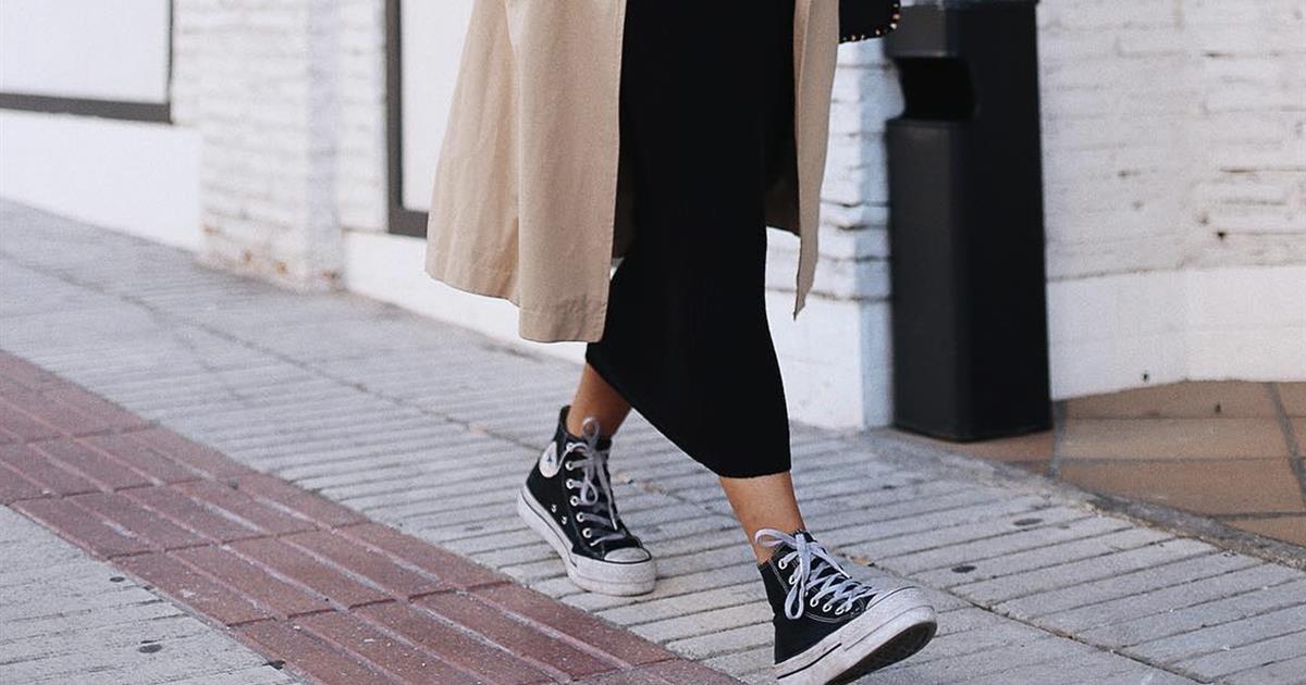 Aprende a combinar la tendencia de los vestidos midi con deportivas Aprende a combinar la tendencia de los vestidos midi con deportivas