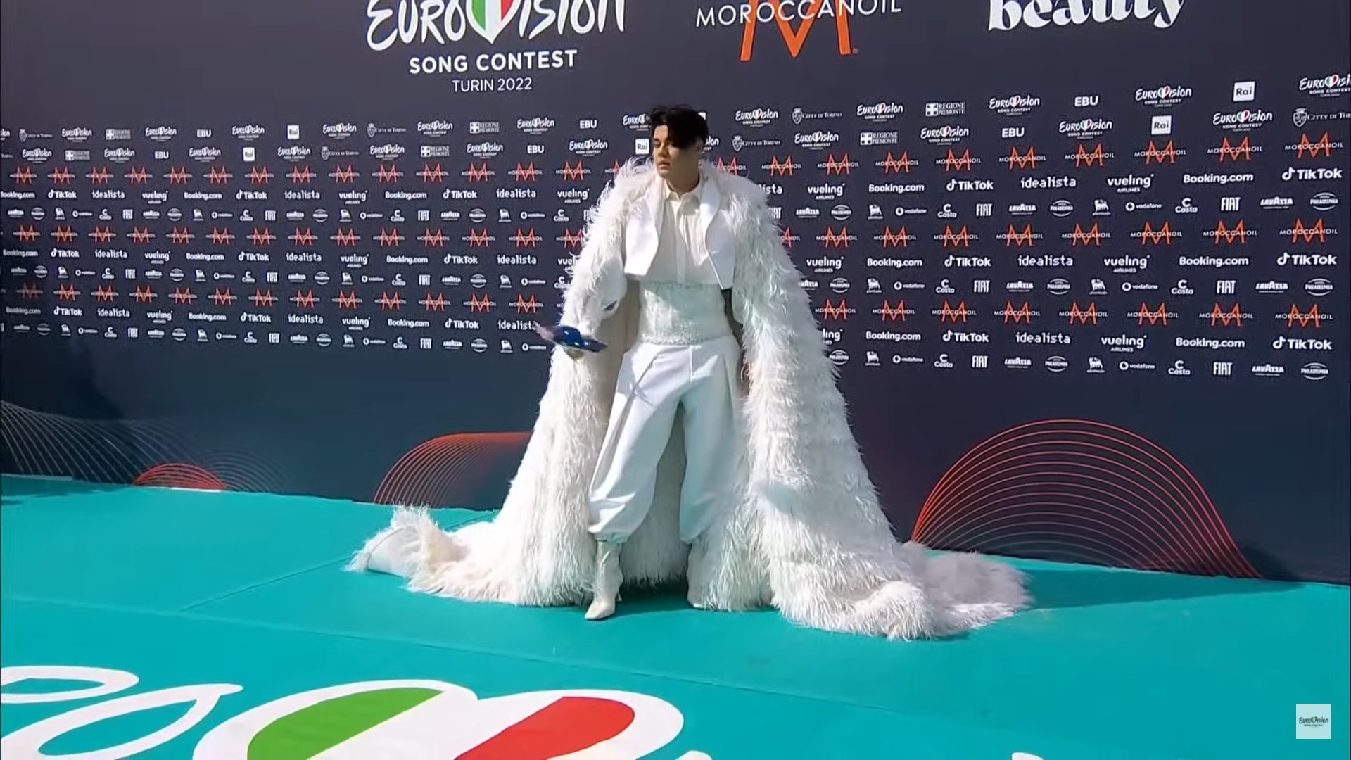 Chanel triunfa de rojo en la alfombra turquesa de Eurovision 2022 - Hoy  Magazine